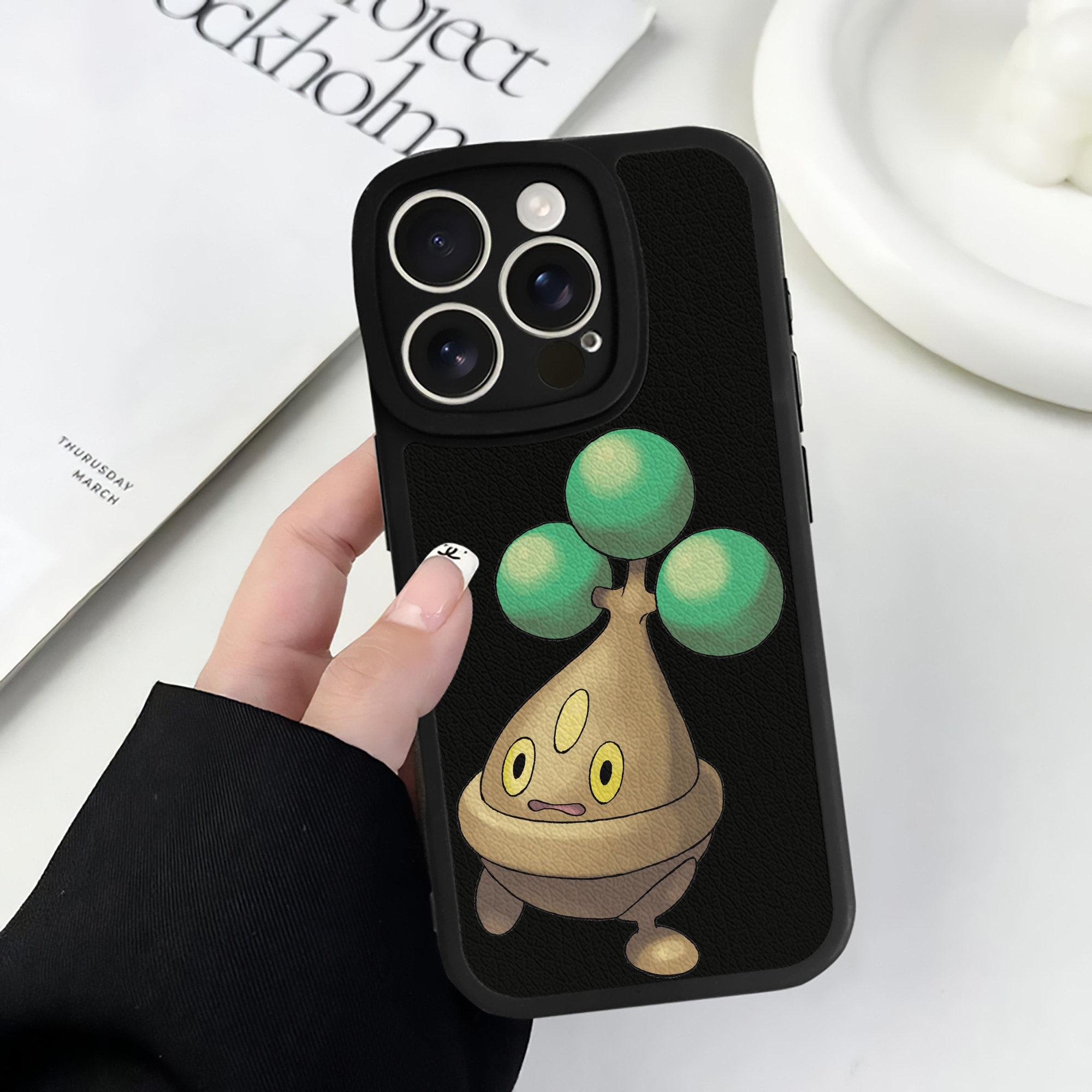 （画像用） ポケットモンスター Pokémon 【iPhone 16シリーズ対応】シリコンスマホケース（レザー調） 材質：シリコン